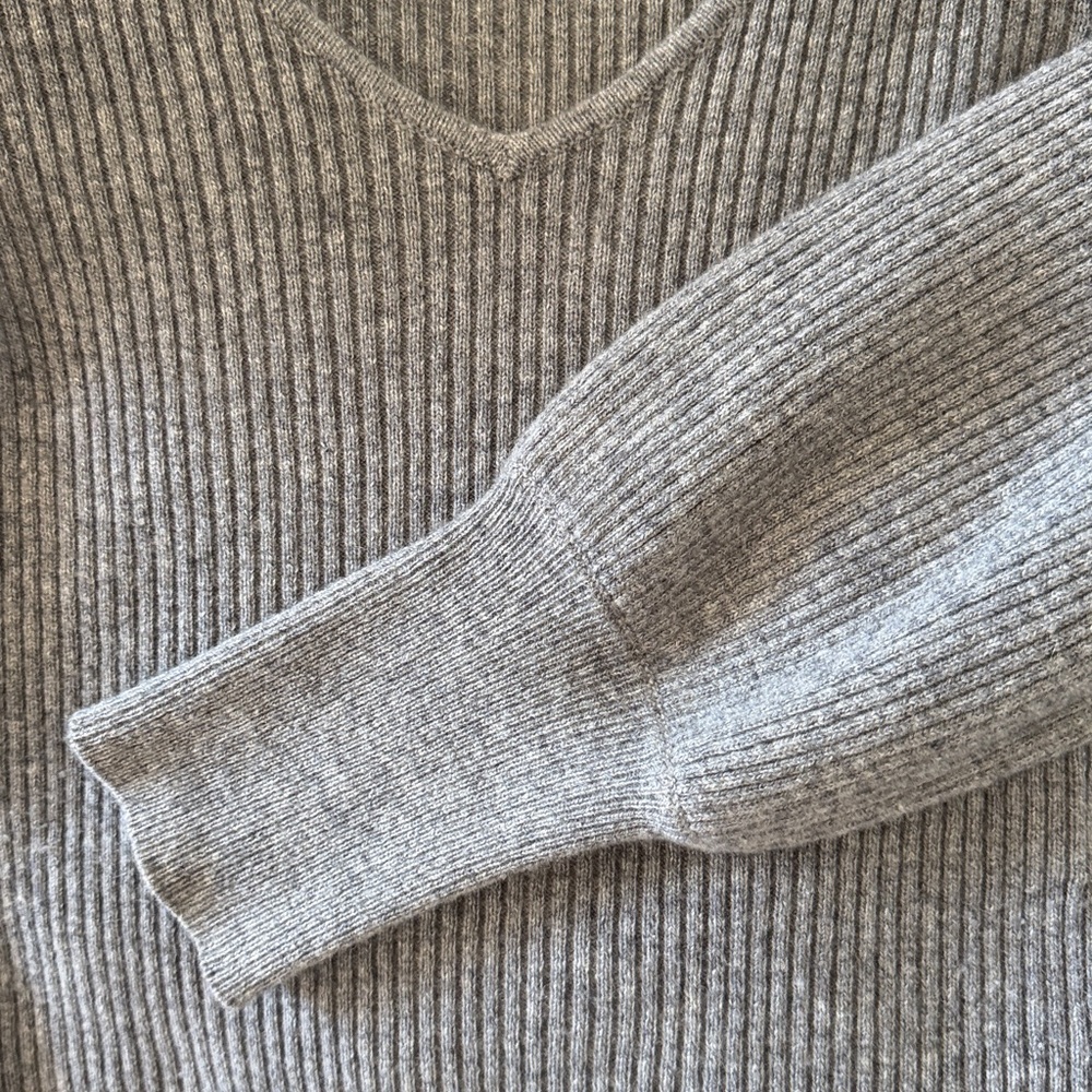 Reformation Hart Cashmere V-Neck Sweater - Grey - Picture 6 of 10